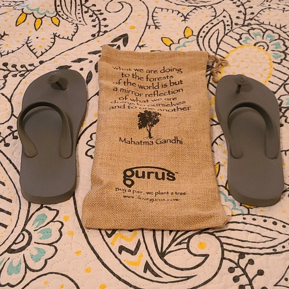 NWOT Gurus Flip flops